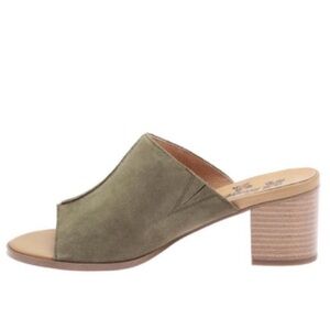 🔥NIB‼️Tara M “Imara” Size 7 Olive Green Suede Leather Block Heel Mules ✨✨✨